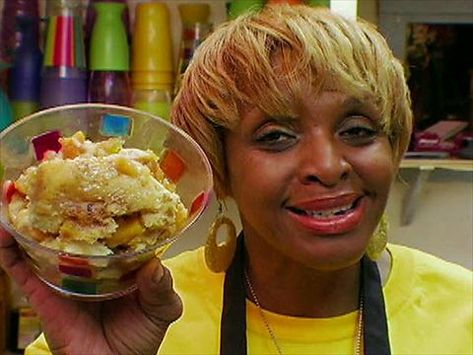 Sweet Potato Cobbler : Not even the Neelys can duplicate Alcenia's Sweet Potato Cobbler. Cajun Dinner, Sweet Potato Cobbler, Portuguese Soup, Cook Dog Food, Puff Pastries, Video Food, The Food Network, Tasty Desserts, Lemon Sugar Cookies