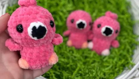 Flamingo Crochet Pattern | Free Pocket Pal - Darling Maple Designs Flamingo Crochet Pattern Free, Crochet Rabbits, Flamingo Crochet Pattern, Bean Bunny, Holiday Crochet Patterns, How To Make Jelly, Pocket Pal, Crochet Rabbit, Flamingo Pattern