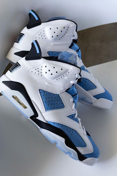 Gucci Men Shoes Sneakers, New Trend Shoes, Trending Shoes For Men, Nike Shoes Blue, Mens Fashion Casual Shoes, Retro Basketball Shoes, Nike Air Jordan 6, Best Shoes For Men, Fresh Shoes