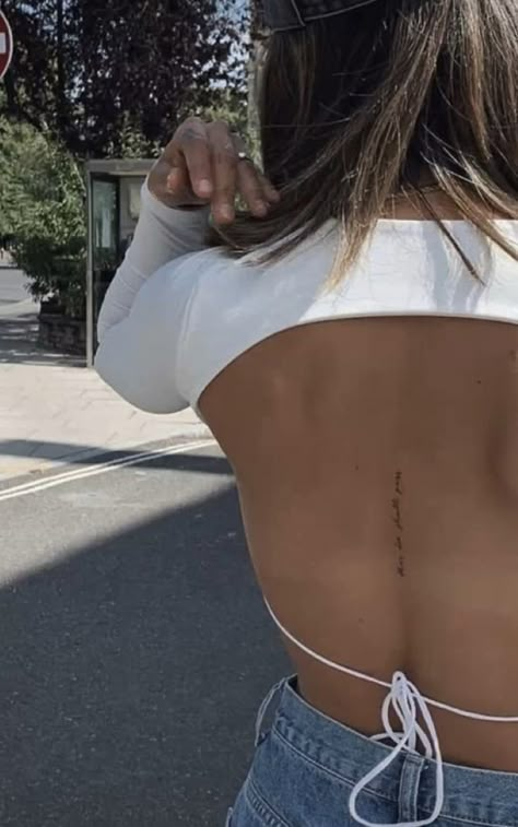 Hailey Beiber Back Tattoo, Fine Back Tattoo Women, Minimalist Back Tattoo Women Spine, Middle Spine Tattoo, Fine Line Back Tattoos For Women, Back Minimalist Tattoo, Fine Spine Tattoo, Spine Fine Line Tattoos For Women, Spine Tattoos Fine Line