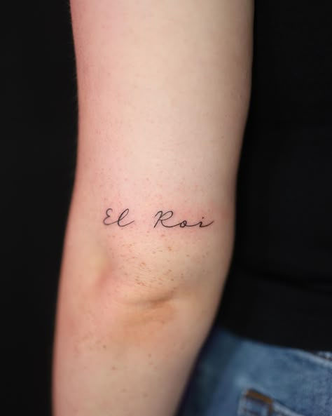 El Roi fine line tattoo font: “auto signature” located in oviedo, FL 📍 appointment based only, check link in bio for availability! • • • #orlandofineline #whipshading #orlandotattoos #ucffinelinetattoos #downtownorlandofineline #finelineucf #finelinetattoo #minimalistattoos #spinetattoo #orlandotats #tinytattoos #tinytats #oviedofineline #oviedofinelinetattoos #finelineoviedo #finelinetattoooviedo #redtattoos El Roi Tattoo, Biblical Tattoos, Fine Line Tattoo, Red Tattoos, Tattoo Font, Line Tattoo, Spine Tattoo, Fine Line Tattoos, Line Tattoos