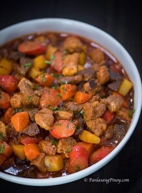 Pinoy Pork Menudo Recipe Beef Menudo Recipe, Menudo Recipe Filipino, Pork Menudo Recipe, Pork Menudo, Menudo Recipe, Pinoy Foods, Filipino Dish, Dinner With Ground Beef, Tuna Recipes