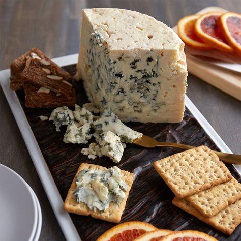 Cheese Guide, Cheese List, Different Types Of Cheese, Wine Cheese Pairing, Roquefort Cheese, Cheese All, Cultured Butter, Spicy Appetizers, Food Order