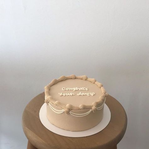 Vintage Pasta, Minimalist Cake, Bolo Vintage, Resipi Kek, Pinterest Cake, Cake Mini, Pastel Cakes, Korean Cake, Simple Cake Designs