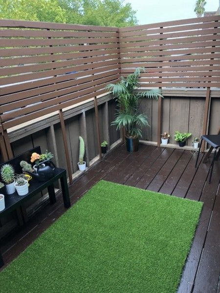 Nyc Balcony, Balcony Dining, Balcony Makeover, Diy Privacy Screen, Condo Balcony, Balcony Privacy Screen, Easy Patio, Balcony Privacy, Diy Balcony