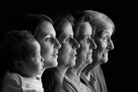 Five generations by Laurent Jobert 4 Generations Photo, Family Generation Photography, Generation Photoshoot, Generation Photography, Generation Photos, Generation Pictures, Generations Photography, Studio Family Portraits, Generation Photo