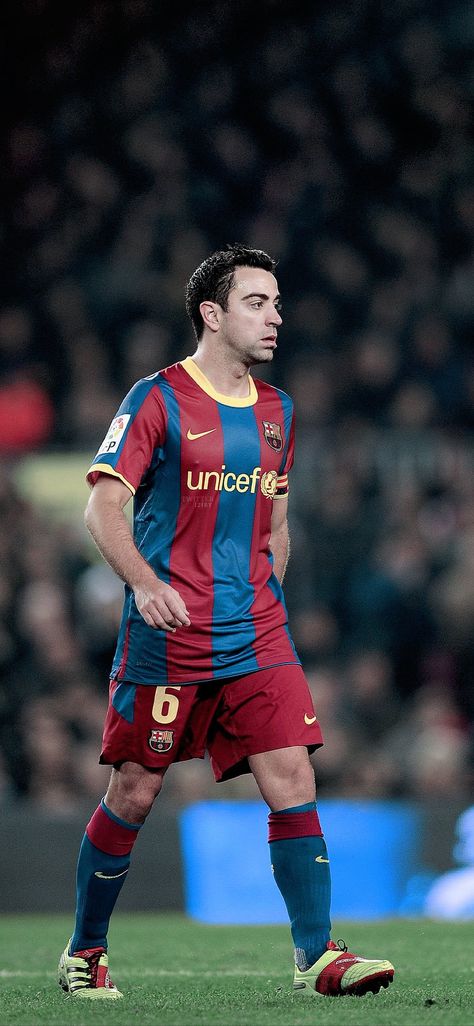 Xavi Barcelona, Barcelona Futbol Club, Xavi Hernandez, Football Icon, Professional Football, Vintage Football, Fc Barcelona, Football Club, Football Players