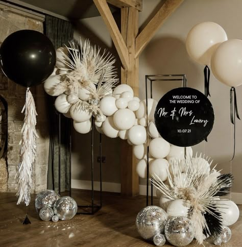 Cream And Black Party Decor, Modern Balloon Arch, Black And Beige Balloon Garland, Black And White Party Backdrop, Elegant Balloon Garland, Black And White Balloon Arch Wedding, Black And White Wedding Balloons, Black And White Balloon Backdrop, Black Event Decor