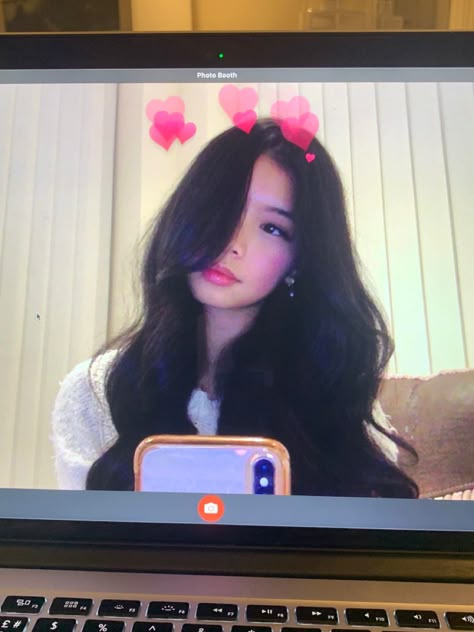 Mac Book Selfies Aesthetic, Macbook Hearts Filter Selfie, Macbook Aesthetic Pictures, Mac Book Photobooth Aesthetic, Mac Book Photos, Mac Photobooth Ideas, Mac Photobooth Selfie, Photobooth Macbook Aesthetic, Mac Photobooth Aesthetic