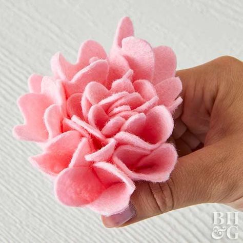 Gorgeous felt peonies are a great embellishment for Valentine's Day-theme decor. And they only require three materials! Set out sheets of felt in pink, white, and red, along with fabric glue or hot glue, and scissors. Have guests cut out wavy petals (or cut out a few in advance to use as a template), then simply roll and glue. The peonies make an adorable accent for a child's headband, or make a whole bunch to display! Felt Peony, Felt Flower Tutorial, Pinterest Crafts, Needle Felting Projects, Homemade Crafts, Valentine's Day Diy, Crafty Craft, Felt Fabric, Flower Tutorial