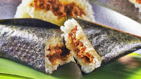 Onigiri with Beef Shigureni Recipe - 10 Onigiri Chicken Filling, Beef Onigiri, Types Of Onigiri, Mushroom Onigiri, Meat Onigiri, Nori Seaweed, Beef Sirloin, Easy Recipe, Slow Cooker