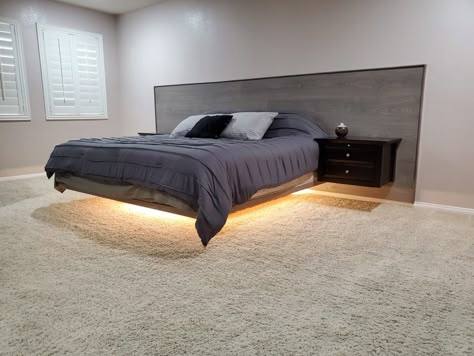 My floating bed with LEDs Hotel Platform Bed, Sommiers Ideas, Floating Metal Bed, Steel Bed Design Ideas, Metal Floating Bed, Floating Bed Frame Plans, Bedframe Ideas Modern, Floating Bed Ideas, Floating Bed Design