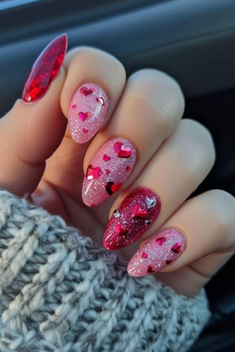 Claw Fingers, Valentine Nails Red, Pink Nails With Design, Pink And Red Nails, Luxury Nail Designs, Pedi Nails, Valentine Nails Pink, Nails Valentine, Vday Nails