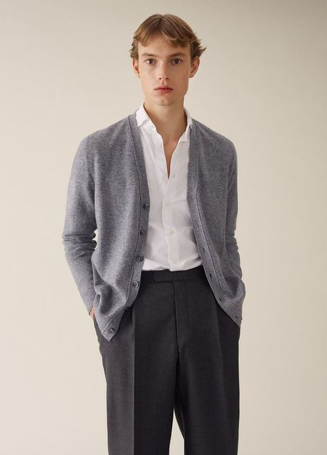 Grey Cardigan Outfit Men, Men Outfit Street Styles, Cardigan Men Outfit, Grey Cardigan Outfit, Cardigan Outfit Men, Fashion Lawyer, Outfits With Grey Cardigan, Mens Fashion Cardigan, Glamour Outfit