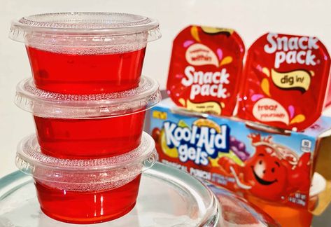 Vegan Jello Shots Vegan Jello Shots, Vegan Superbowl, Vegan Jello, Easy Jello Shots, Xmas Drinks, Vegan Alcohol, Layered Jello, Jello Shot Recipes, Jello Shot