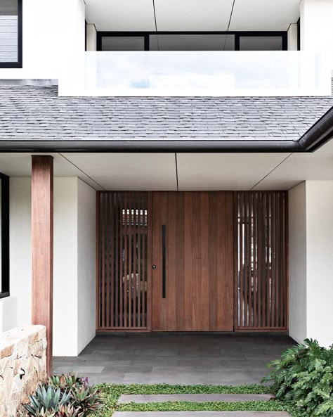 Tameka Moffat | Interior Designer | Service Based | Sydney | Narrabeen Project - Front entry timber pivot door and battened sidelights providing a lovely entry feature Design & Finishes… | Instagram Fluted Front Door, Pivot Doors Entry Modern, Japanese Front Door, Big Front Door, Pivot Doors Entry, Pivot Front Door, Front Door Sidelights, House Entrance Doors, Exterior Doors With Sidelights