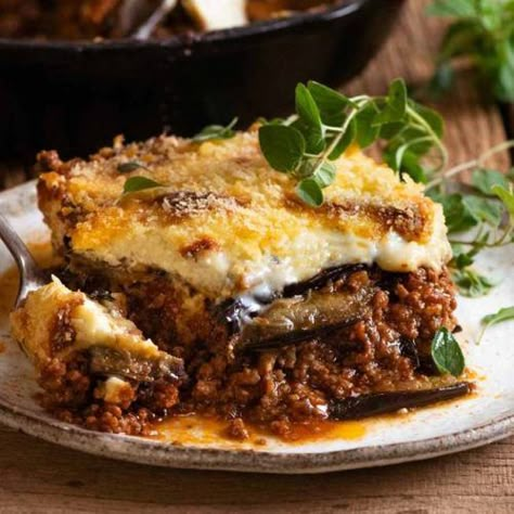 Traditional Greek Moussaka Recipe, Greek Moussaka Recipe, Eggplant Moussaka, Greek Moussaka, Vegan Moussaka, Easy Mediterranean Recipes, Moussaka Recipe, Eggplant Lasagna, Dinner Choices