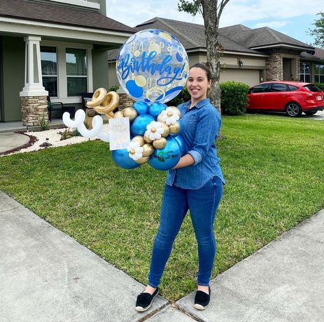 Simple Balloon Bouquet, Ballons Bouquet Ideas, Balloon Bouquet Delivery, Stuffed Balloons, Simple Bouquet, Balloon Bouquet Diy, Blue Avatar, Bouquet Delivery, Balloons Decorations