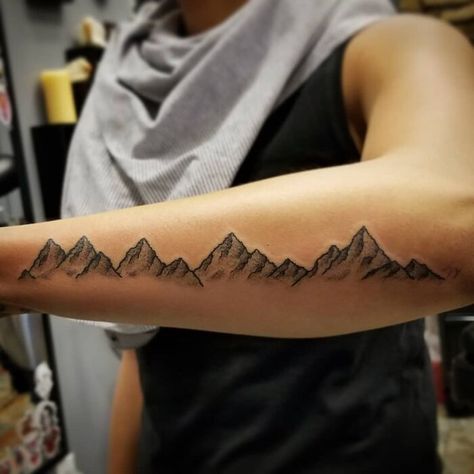 Mountain Sleeve Tattoo, Arm Cuff Tattoo, Atom Tattoo, Moutain Tattoos, Montana Tattoo, Travel Tattoo Ideas, Side Arm Tattoos, Mountain Range Tattoo, Cuff Tattoo