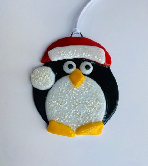 Penguin Christmas Ornaments, China Spring, Fused Glass Panel, Fused Glass Christmas, Pottery Ornaments, Fused Glass Bowl, Glass Fusion Ideas, Glass Christmas Decorations, Fused Glass Artwork