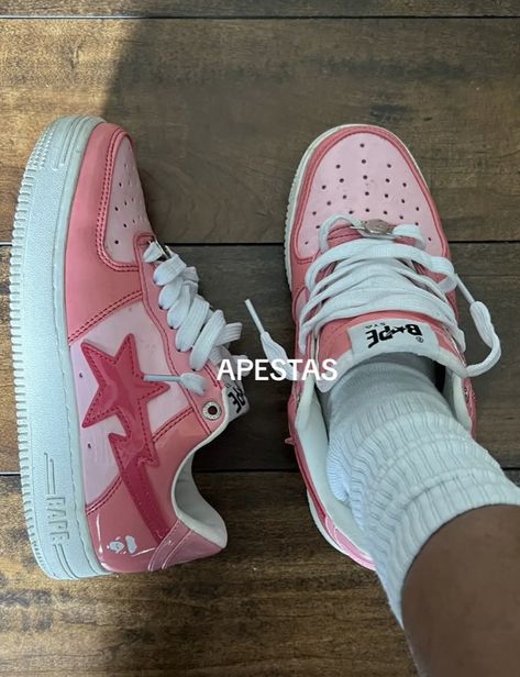 Bapesta Pink, Bape Pink Shoes, Pink Star Shoes, Pink Bapestas, Pink Shoes Outfit, Bape Shoes, Hello Kitty Shoes, Nike Shoes Women Fashion, Pretty Sneakers