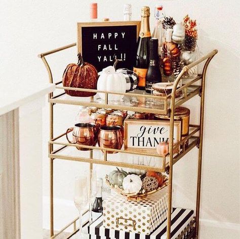 Great Bar Cart Ideas to Use When Entertaining - Decor Steals Decorate Bar Cart, Spooky Bar, Fall Bar Cart, Fall House, Diy Bar Cart, Gold Bar Cart, Cart Ideas, Bar Cart Styling, Pub Set