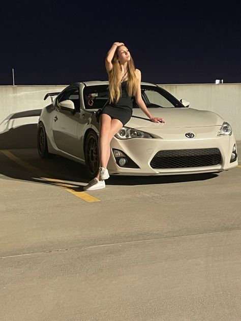 #toyota #cars #toyota86 #dress #garage Toyota Girl, Girls Driving, Toyota Gt86, Toyota 86, Instagram Pose, Car Girls, Cars And Motorcycles, Toyota, Sports Car