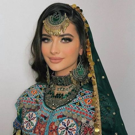 Afghan Women Beautiful, Afghani Makeup, Afghan Makeup, Afghanistan Beauty, Afghan Bride, Gand Afghani, Afghani Culture, Afghan People, Afghan Beauty