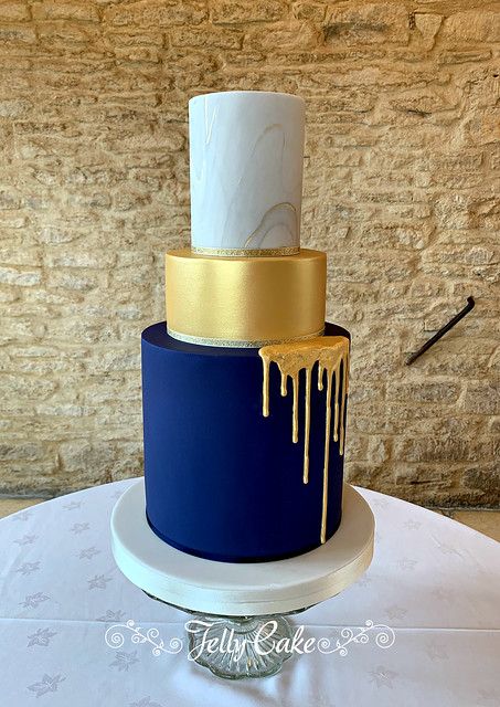 Blue And Gold Wedding Cake, Wedding Cake Square, Drip Wedding Cake, Masculine Cake, Blue And Gold Wedding, Navy Blue And Gold Wedding, Square Wedding Cakes, Pastel Cakes, Gold Drip