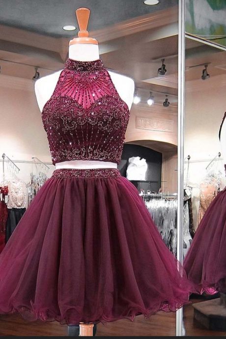 "Vestidos de Dos Piezas" ~~Rosario Contreras~~ Burgundy Homecoming Dresses Short, Vestidos Color Vino, Beaded Dress Short, Dresses With Beading, Burgundy Homecoming Dresses, Short Homecoming Dresses, Short Prom Dresses, Strapless Prom Dresses, Shiny Dresses