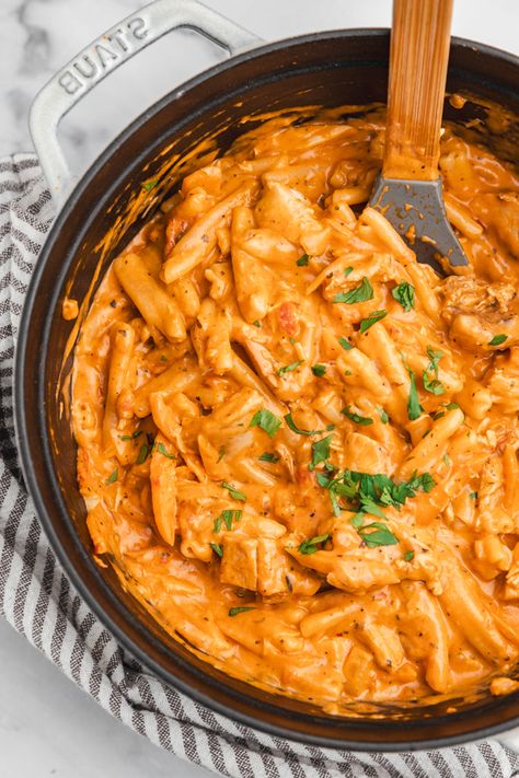 Creamy Leftover Turkey Pasta Pasta Turkey Recipes, Smoked Turkey Pasta, Creamy Turkey Pasta, Turkey Pasta Recipes, Leftover Turkey Pasta, Pasta With Ground Turkey, Turkey Pasta Bake, Ground Turkey Pasta Recipes, Creamy Chicken Spinach Pasta