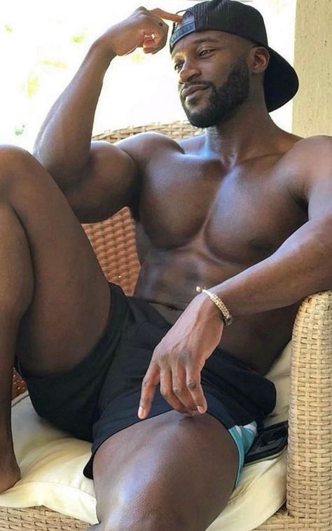 Buff Black Men, Men Body Reference, Fine Black Males, Chadoy Leon, Black Male Fashion, Man Collage, Men Muscles, Tatted Guys, Black Berries