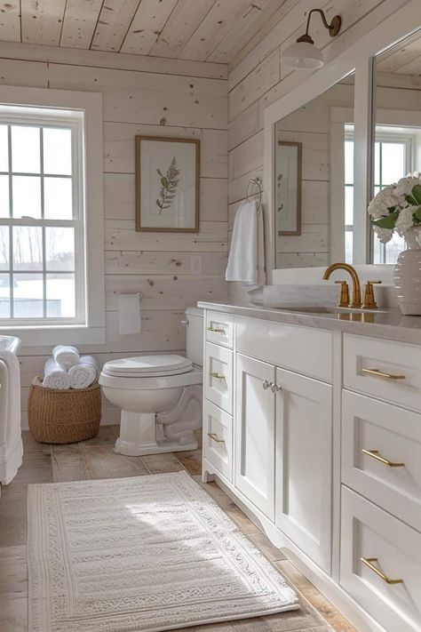 Shiplap Bathrooms, Shiplap Bathroom Ideas, Farmhouse Kids Bathroom, Scandinavian Farmhouse Style, Pallet Bathroom, White Modern Farmhouse, Shiplap Bathroom, Ranch House Decor, Farmhouse Bathroom Ideas