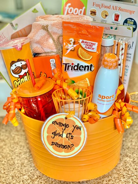 Orange Snack Basket, Teacher Summer Gift Basket, Pics From The 90s, Summer Gift Basket Ideas, Teacher Summer Gift, Summer Gift Basket, Teacher Appreciation Gift Baskets, Summer Gift Baskets, Easy Teacher Gifts