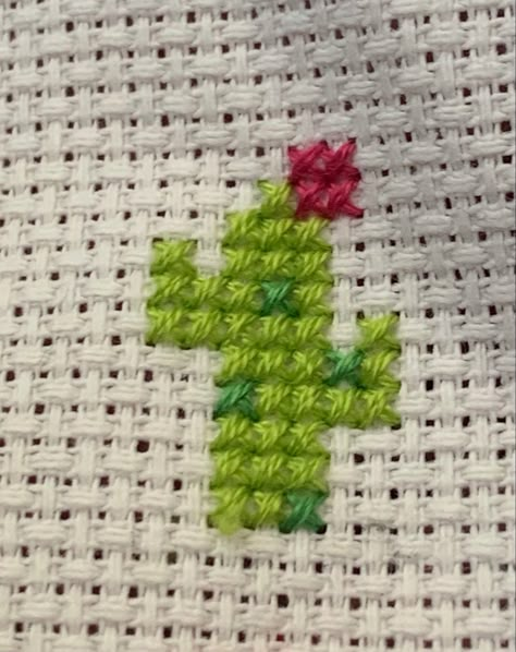 Tiny Flower Cross Stitch, Tiny Cross Stitch Patterns Minis Free, Pixel Cactus, Cactus Inspiration, Cross Stitch Patterns Free Easy, Cross Stitch Necklace, Cactus Cross Stitch, Tiny Cross Stitch, Mini Cross Stitch