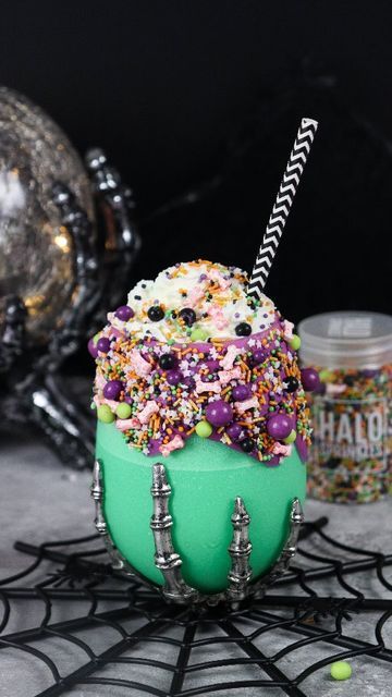 Liz - Love is Bakeable on Instagram: "This is for you if you want to give your milkshakes a spooky make over! 🧟‍♀️ Happy 1st of October my friends! @halo.sprinkles in "bone apetit" and green food colour: @sweet.stamp - code LOVE10 to save 10% on your order at www.sweetstamp.online #milkshake #potion #halloweenideas #sweetstamp #loveisbakeable" Ingredient Substitutions, Green Food Coloring, Halloween Recipes, Food Coloring, Autumn Inspiration, Halloween, Baking, Cake, 10 Things