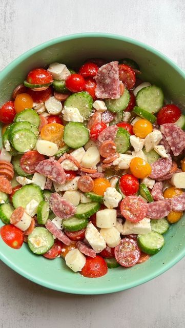 Kristysketolifestyle on Instagram: "Pasta-less Salad I was in the mood for Pasta Salad so I decided to make some minus the pasta. It was delicious! 🙌🏼 RECIPE: Makes 4 cups INGREDIENTS: 1 cup mini cucumbers, sliced 1 cup cherry tomatoes, halved 1/4 cup mini salami, halved 1/2 cup mini pepperoni 2 mozzarella string cheese, cubed 1 oz feta cheese 1/4 cup Good Seasons Italian Dressing, prepared 1/8 tsp black pepper 1/8 tsp cayenne pepper STEPS: 1. Add all of your ingredients to a bowl and No Pasta Pasta Salad Keto, Cucumber Pepperoni Salad, Italian Veggies, Keto Ranch, Pepperoni Pasta, Kid Lunches, Keto Salad, Bariatric Friendly Recipes, Healthy Lunch Snacks