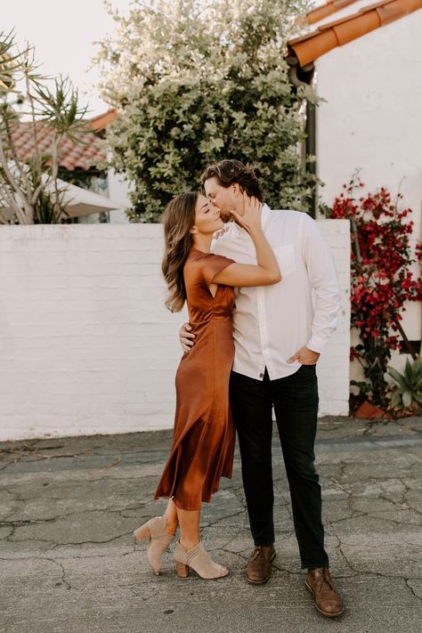 Engagement Session Dress, Formal Couple Outfits, Fall Engagement Photos Outfits, Autumn Session, Engagement Vibes, Fall Engagement Pictures Outfit, Autumn Romance, Fall Engagement Shoots, Engagement Photo Dress