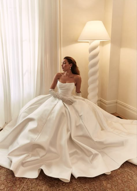 Leah Da Gloria Sasha Strapless Wedding Ballgown, Big Wedding Dresses Ball Gown Princesses, Elegant Wedding Shoes Brides, Gowns Princess, Bridgerton Wedding, Leah Da Gloria, Princess Ballgown, Satin Wedding Dresses, Backless Bridal Gowns