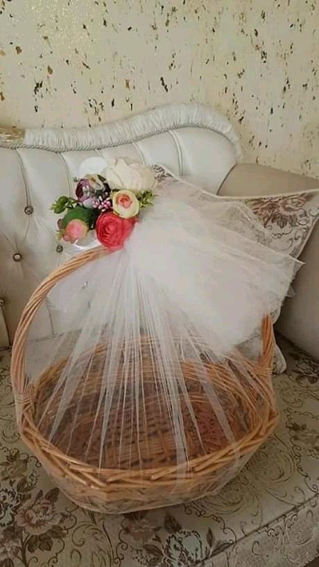 Wedding Hamper Decoration Ideas, Roka Shagun Basket, Basket Packing Ideas, Basket Hamper Packing Ideas, Shagun Basket, Basket Decoration Wedding, Handmade Hamper, Wedding Gift Hampers, Sunflower Wedding Decorations