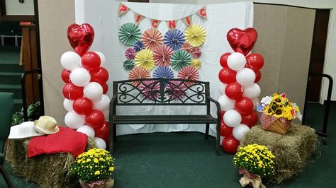 Photo booth for Grandparent's day! Grandparents Day Photo Booth, Mothers Day Photo Booth, Mothers Day Spa, Photo Booth Ideas, Day Spa, Booth Ideas, School Programs, Grandparents Day, Teaching Art