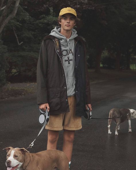 Barbour (@barbour) • Instagram photos and videos Barbour Style Men, Granola Boy Outfits, Barbour Jacket Outfit, Barbour Jacket Mens, Frat Boy Outfit, Outer Outfit, Noah Nyc, Barbour Style, Coast Fashion