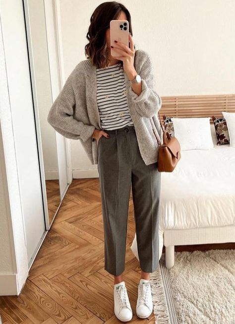 Business Casual Outfits Old Money, Smart Casual Winter Work Outfit, Minimalist Preppy Style, Laid Back Business Casual Outfits, Business Mom Outfits, Fall School Teacher Outfits, Spring Outfits With Skirts, Casual End Of Summer Outfit, Mid 30s Fashion Outfits Women 2024