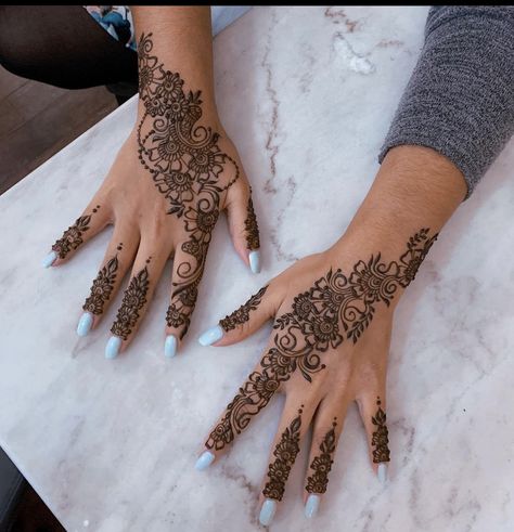 Henna Tattoos Simple, Mendi Design, Eid 2024, Makeover Photoshoot, Indian Henna Designs, Henna Tattoo Design, Henna Flower Designs, Cute Henna Tattoos, Mehedi Design