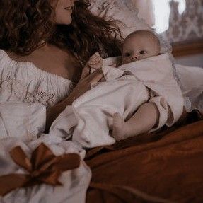 Medieval Baby Aesthetic, Royal Pregnancy Aesthetic, Medieval Royalty Aesthetic, Medieval Baby, Der Joker, Medieval Aesthetic, Royalty Aesthetic, Royal Aesthetic, Princess Aesthetic