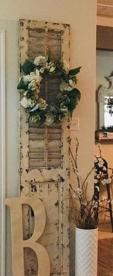 Old Shutter Ideas Home Decor Diy Projects, Old Shutters Ideas, Rustic Shutters Decor, Rustic Shutters Interior Window, Shutter Projects Farmhouse Style, Shutters On Wall Decor, Small Shutters Decor, Bathroom Shutter Ideas, Antique Shutters Wall Decor