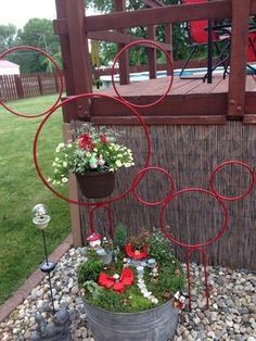 Disney Porch Decor, Disney Backyard, Mickey Mouse House, Deco Disney, Disney Garden, Casa Disney, Disney Christmas Decorations, Disney Room Decor, Disney House