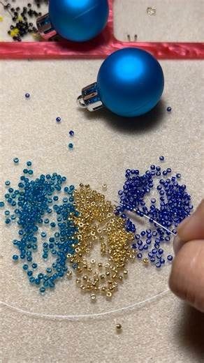 Ornaments With Beads Diy, Glass Bead Ornaments Diy, How To Make Beaded Ornaments, Beaded Ornament Covers Free Tutorials, Beaded Christmas Ornaments Diy Tutorials, Beaded Ornaments Diy Free Pattern, Christmas Beaded Ornaments, Seed Bead Earrings Patterns Tutorials, Beaded Ornament Covers Patterns Free