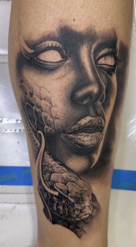 Cover Up Snake Tattoo, Double Eyes Tattoo, Realism Snake Tattoo, Hyper Realism Tattoo, Realism Tattoo Stencil, Black Woman Tattoo, Tato Realis, Buddha Tattoo Sleeve, Medusa Tattoos