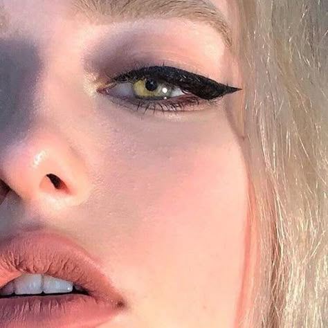 ☆ pin | bellaxlovee ☆ Make Up Videos, Beauty Make-up, Stage Makeup, Winged Liner, Long Blonde, Black Eyeliner, Makeup Goals, Makeup Videos, Pretty Makeup